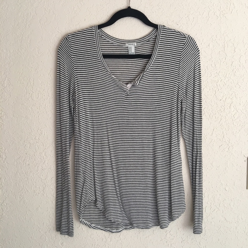 3/$20 🛍️ Forever 21 Long Sleeve Top